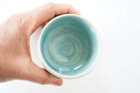 Keramik Kaffee Becher handgetöpfert - Türkis beige natur