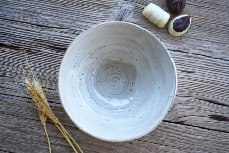 Handgetöpferte Matcha Schale aus Keramik – creme weiß toffee – Unikat