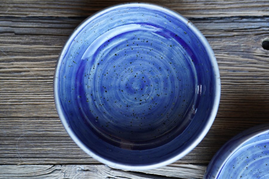 handgetöpferte Müsli Bowl Schale aus Keramik - in schattiertem Meerblau