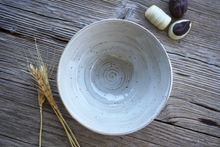 Handgetöpferte Matcha Schale aus Keramik – creme weiß toffee – Unikat