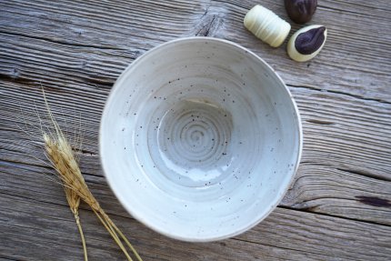 Handgetöpferte Matcha Schale aus Keramik – creme weiß toffee – Unikat