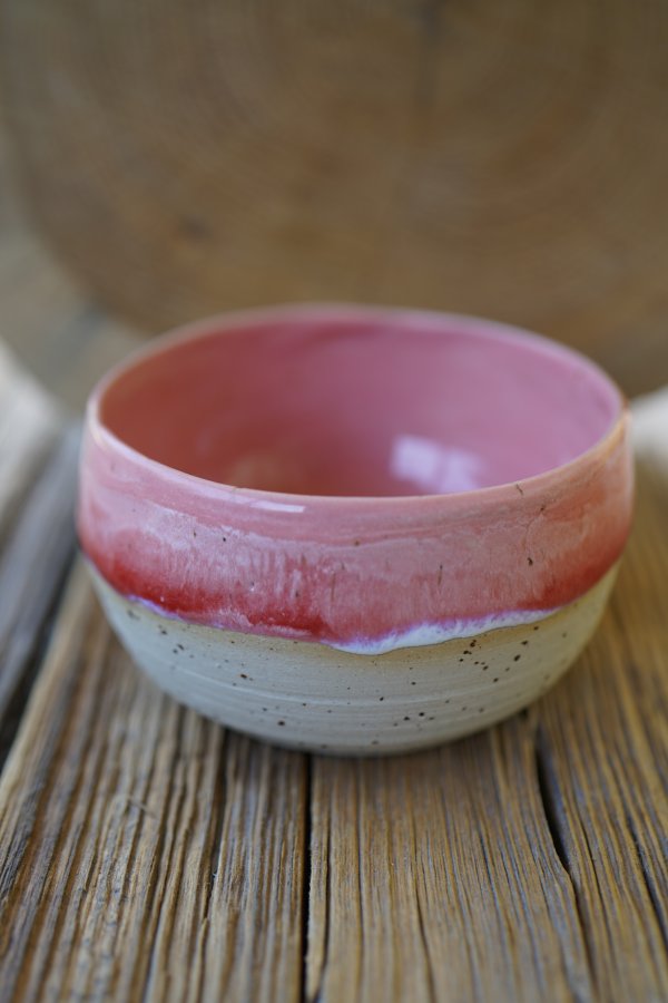 Keramik Kaffeebecher handgetöpfert – Rosé mit Rot Weißem Melange Farbspiel